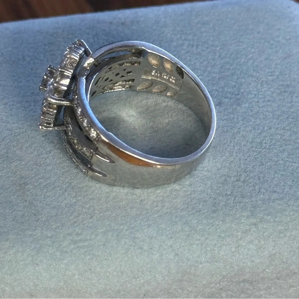 Vintage SW Sterling Silver Flower Ring – Size 6 – Marquise & Round CZ - Picture 6 of 10